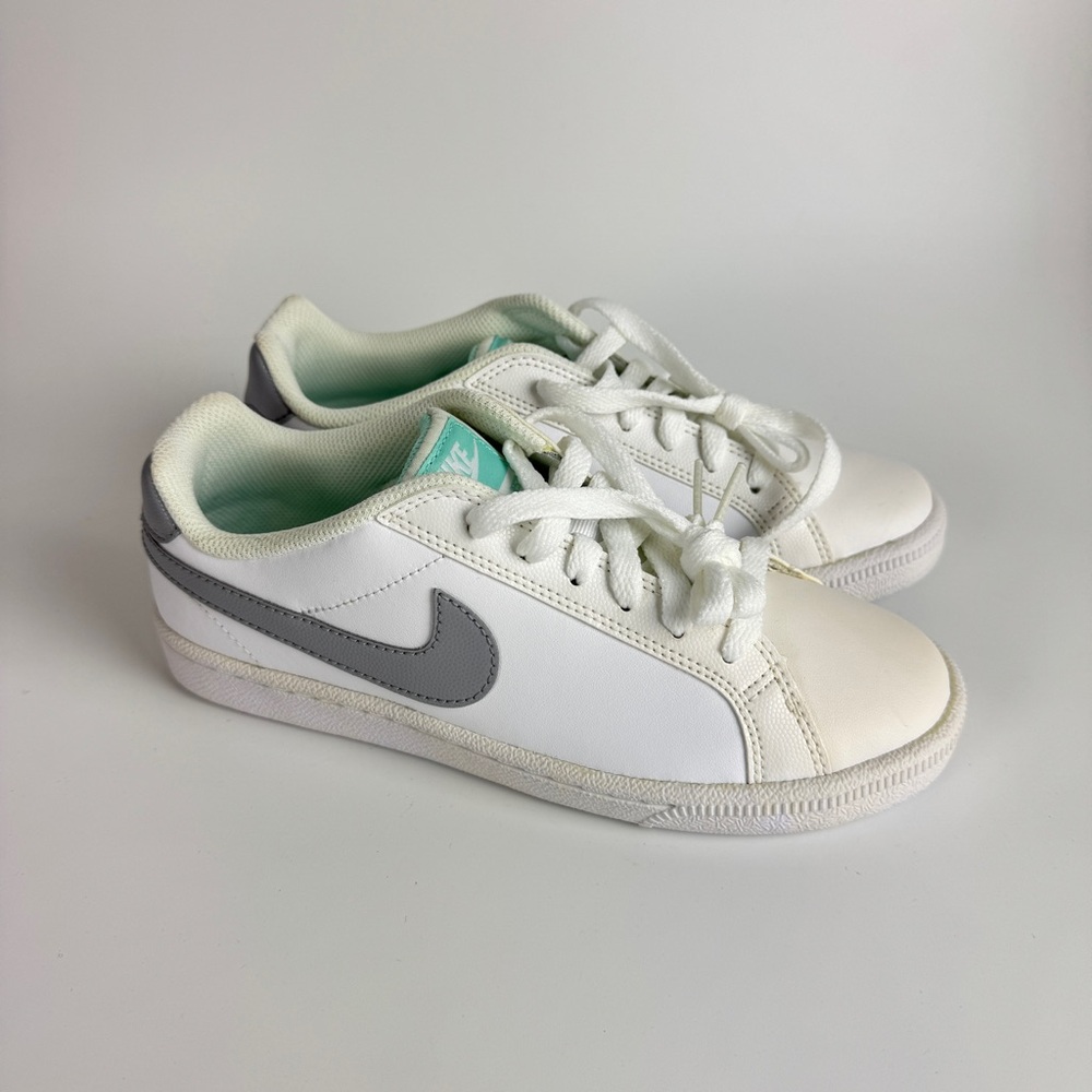 Nike Court Majestic Women Sneakers